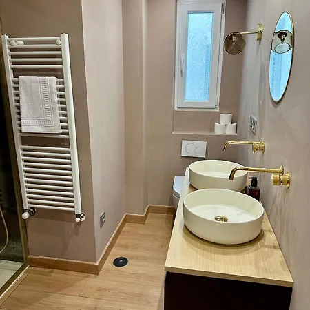 H&h Alhambra Apartment